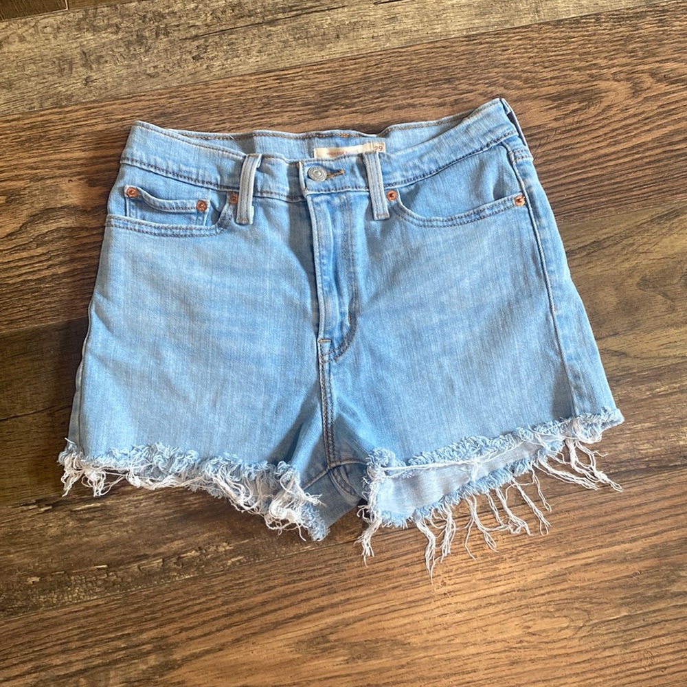 blue jean levi shorts in great condition